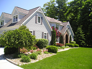 Landscapers and Lawncare Services in Hiawatha, IA